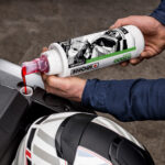 IPONE R2000 SCOOT 2T POLUSINTETICKO ULJE ZA SKUTERE SA MIRISOM JAGODE 1L - Slika 2